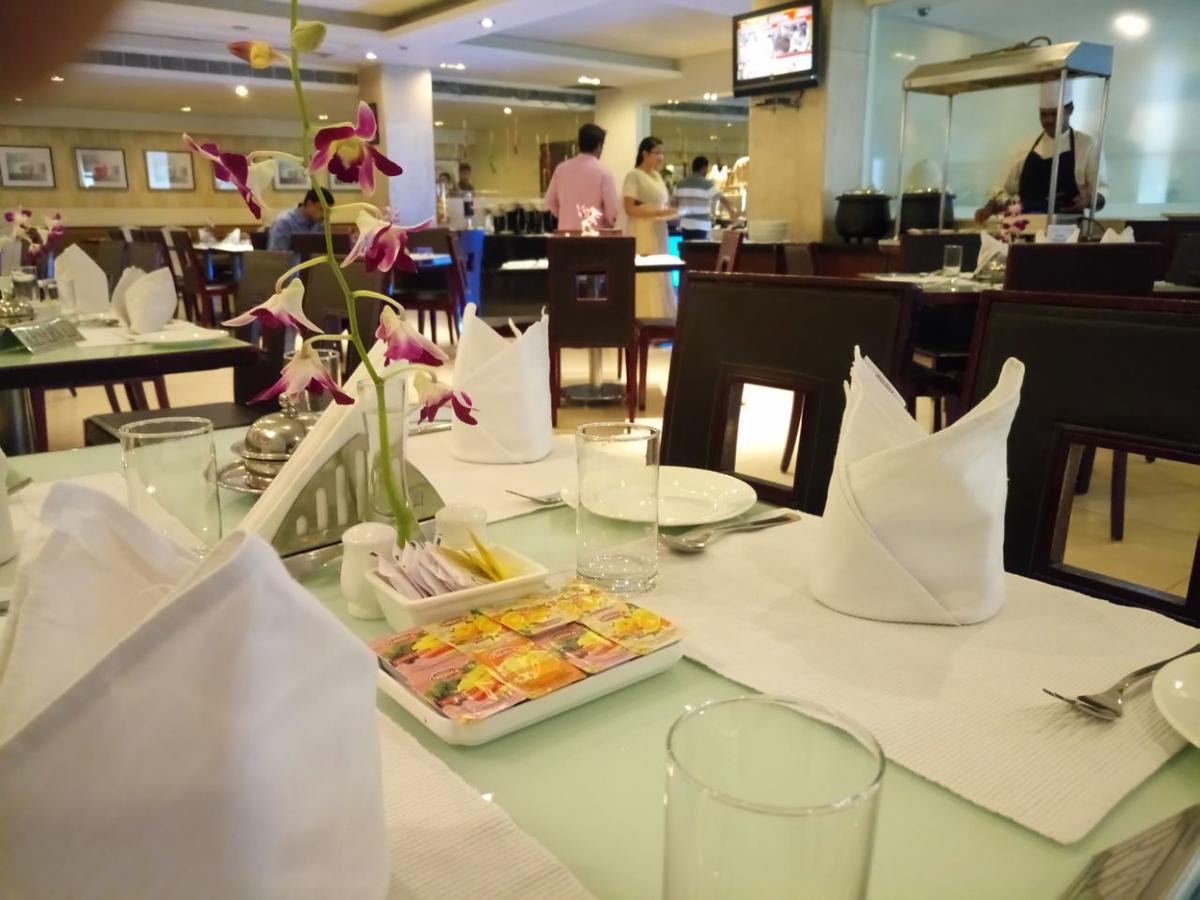 Hampshire Plaza Hyderabad Exterior foto