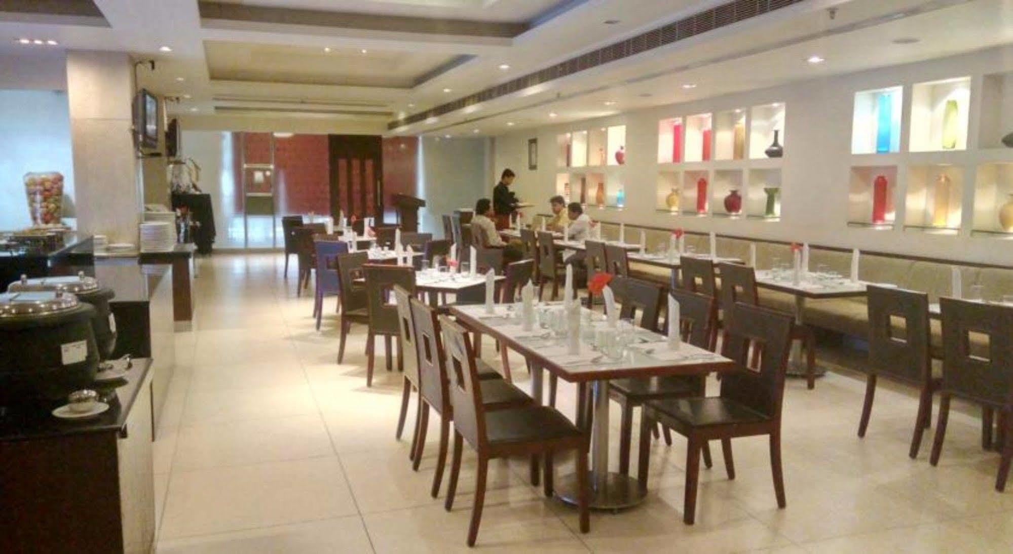 Hampshire Plaza Hyderabad Exterior foto